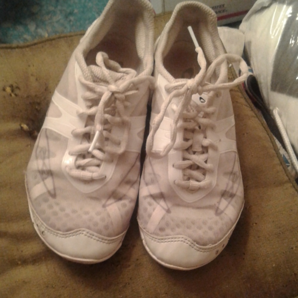 Nfinity vengeance cheer shoes size 6.5